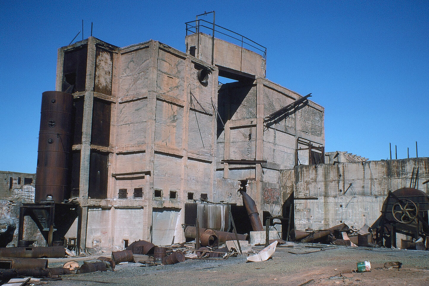 Wiluna gold mine arsenic plant 1982